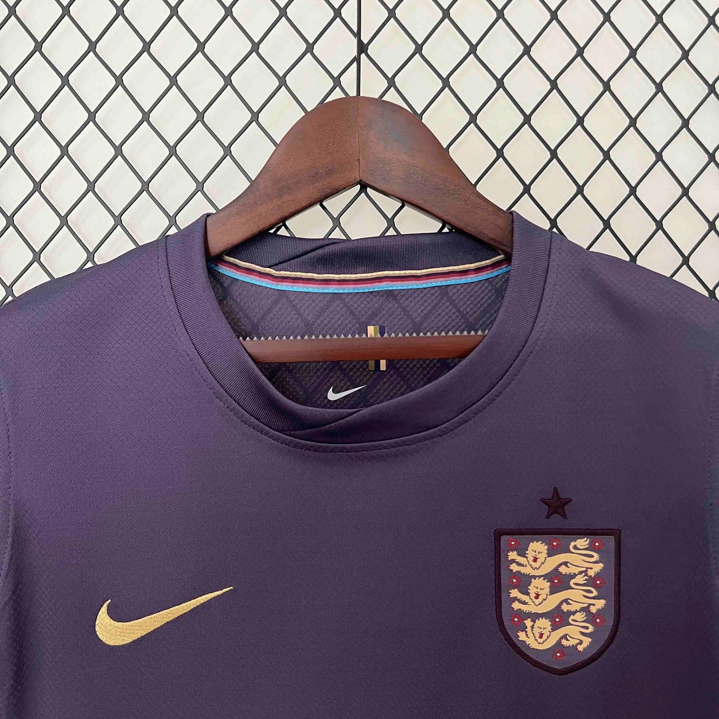 Camisa Inglaterra II 24/25 - Modelo Feminino