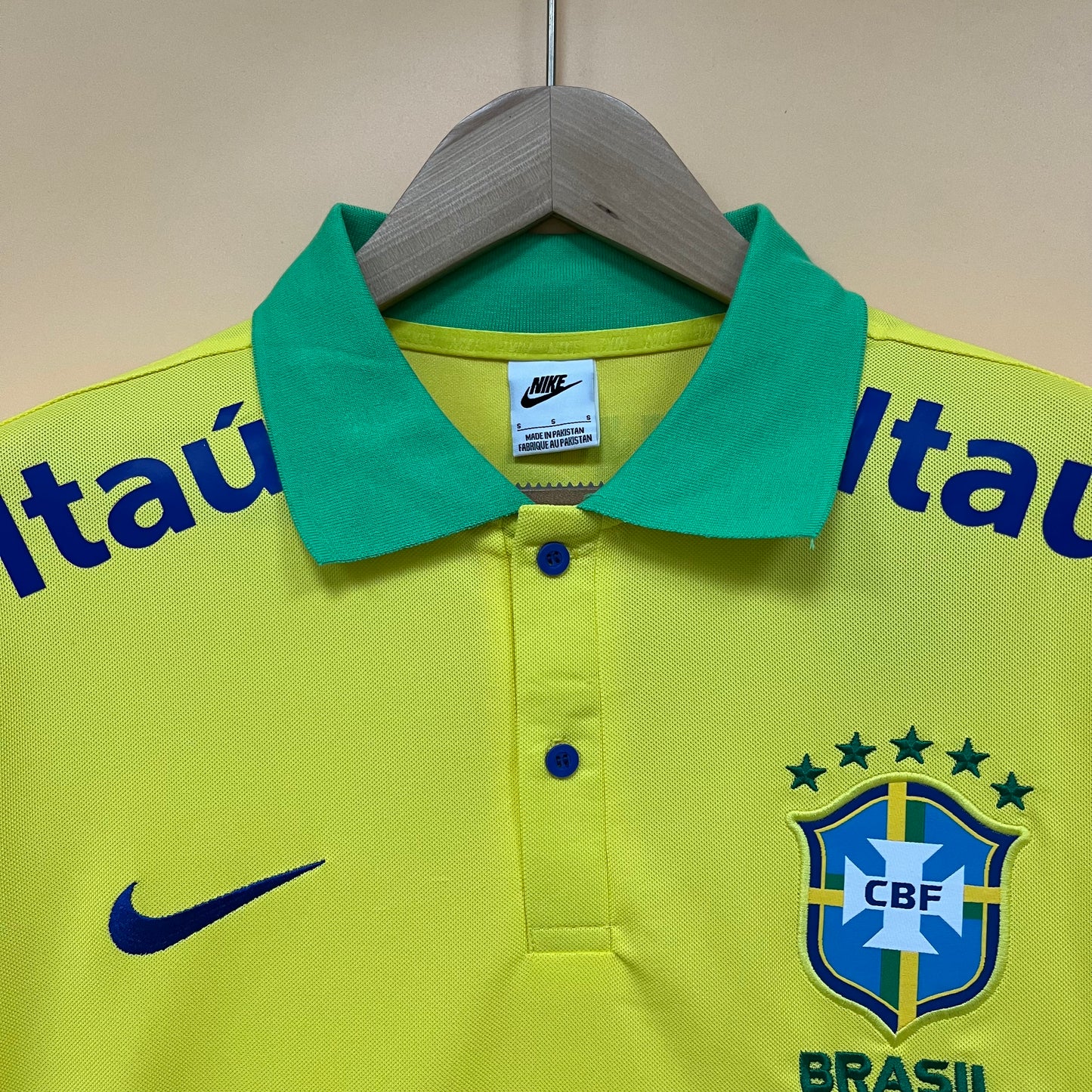 Camisa Brasil Treino + Patrocínios 22/23 - Modelo Torcedor