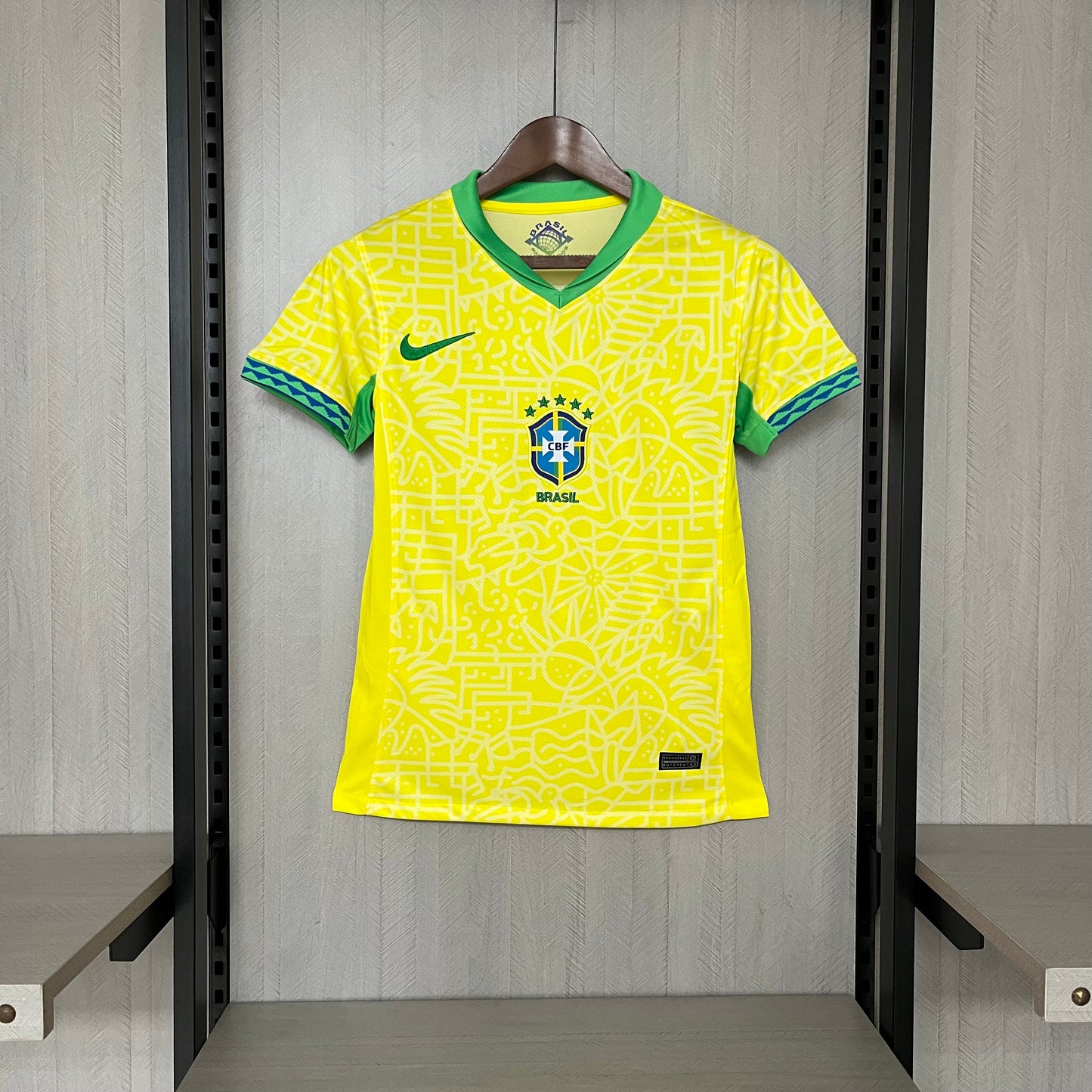 Camisa Brasil I 24/25 - Modelo Feminino