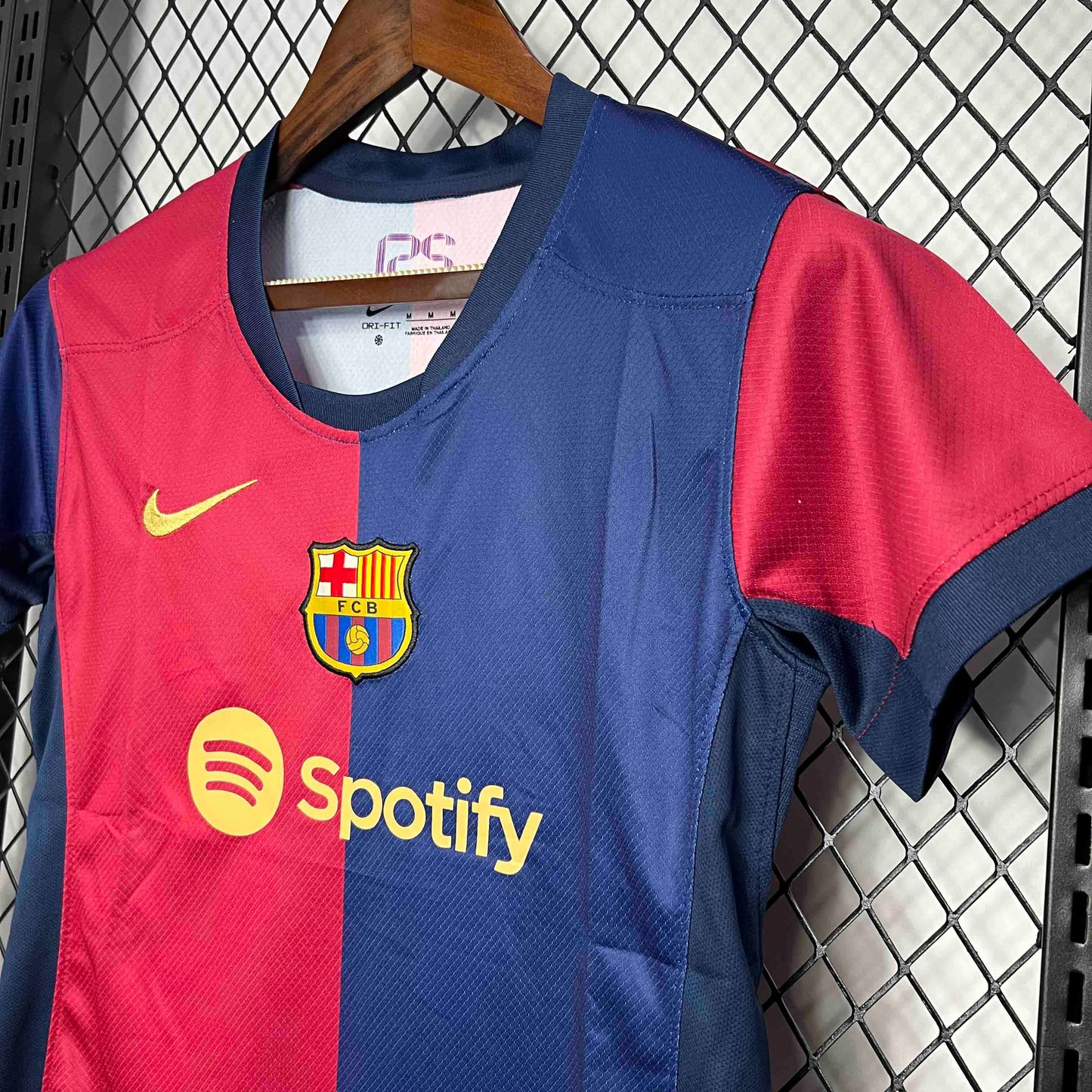 Camisa Barcelona I 24/25 - Modelo Feminino